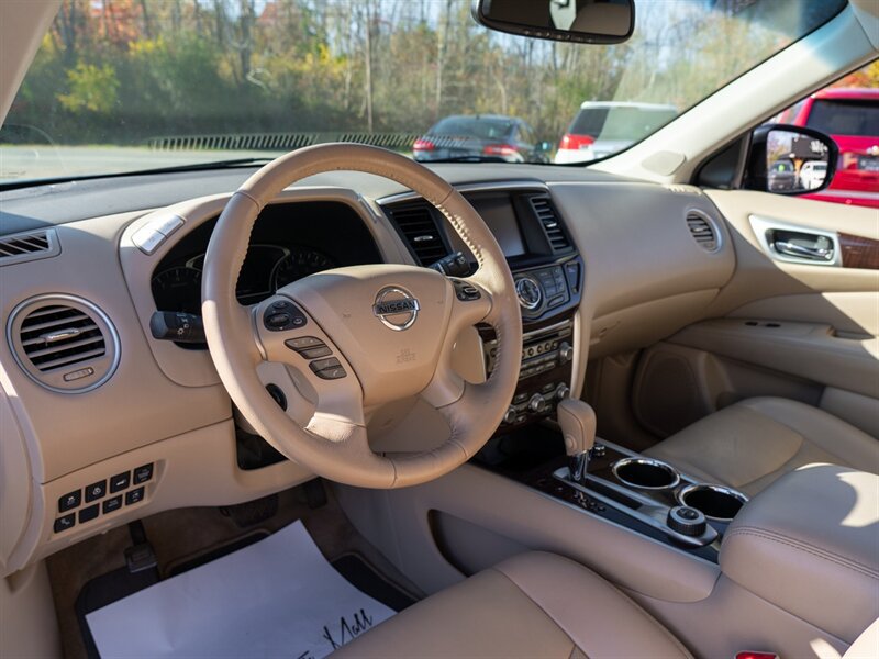 Used 2015 Nissan Pathfinder Platinum FWD image 17