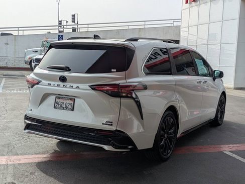 Used 2023 Toyota Sienna XSE image 9