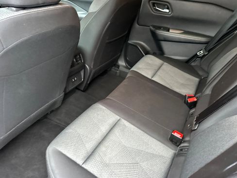 Used 2024 Nissan Rogue SV image 13