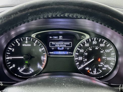 Used 2019 Nissan Pathfinder SL AWD/4WD image 12
