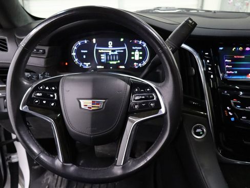 Used 2020 Cadillac Escalade Platinum image 21
