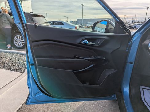 New 2026 Chevrolet Trax RS w/ Sunroof Package image 8