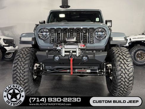 Used 2025 Jeep Wrangler Unlimited Sahara w/ Safety Group AWD/4WD image 9