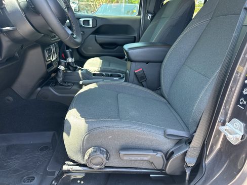 Used 2024 Jeep Wrangler Unlimited Sport AWD/4WD image 11
