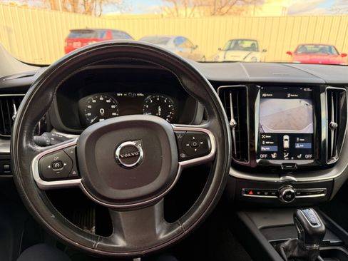 Used 2019 Volvo XC60 T5 Momentum w/ Multimedia Package image 27