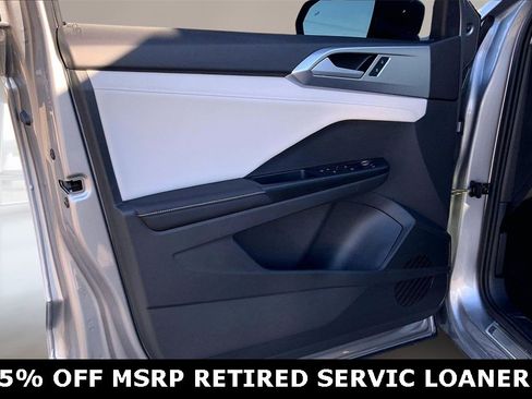 Used 2025 Volkswagen Taos SE w/ Panoramic Sunroof Package image 22