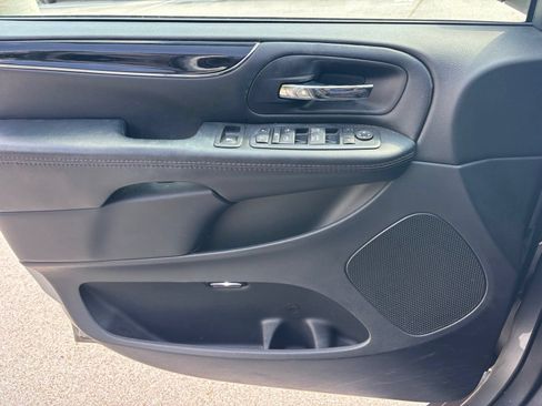 Used 2020 Dodge Grand Caravan SE FWD image 10