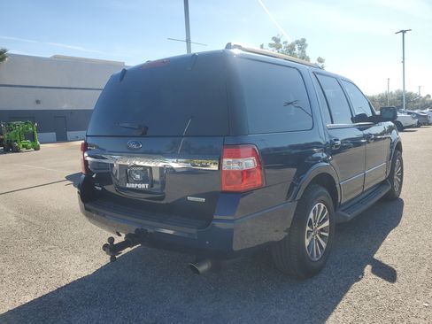Used 2017 Ford Expedition XLT image 4