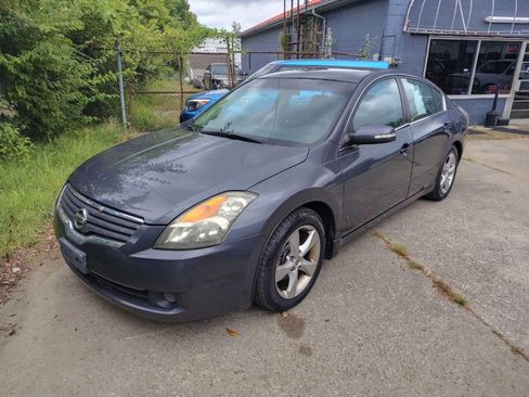Used 2007 Nissan Altima 3.5 SE image 1