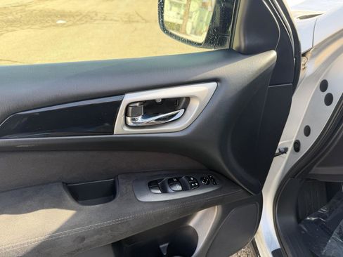 Used 2015 Nissan Pathfinder SV w/ Cargo Package image 11