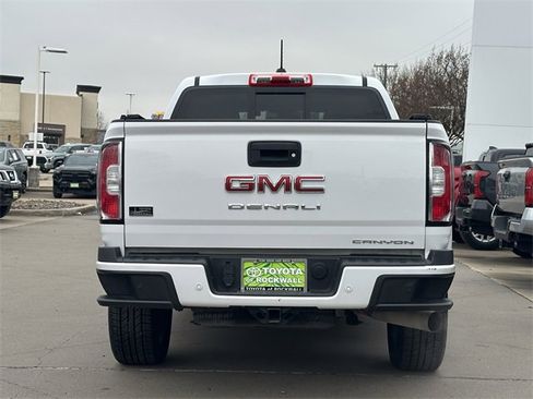 Used 2022 GMC Canyon Denali image 4