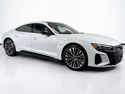 Used 2022 Audi e-tron GT Prestige w/ Prestige Package image 3