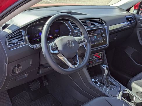 Certified 2023 Volkswagen Tiguan SE image 12