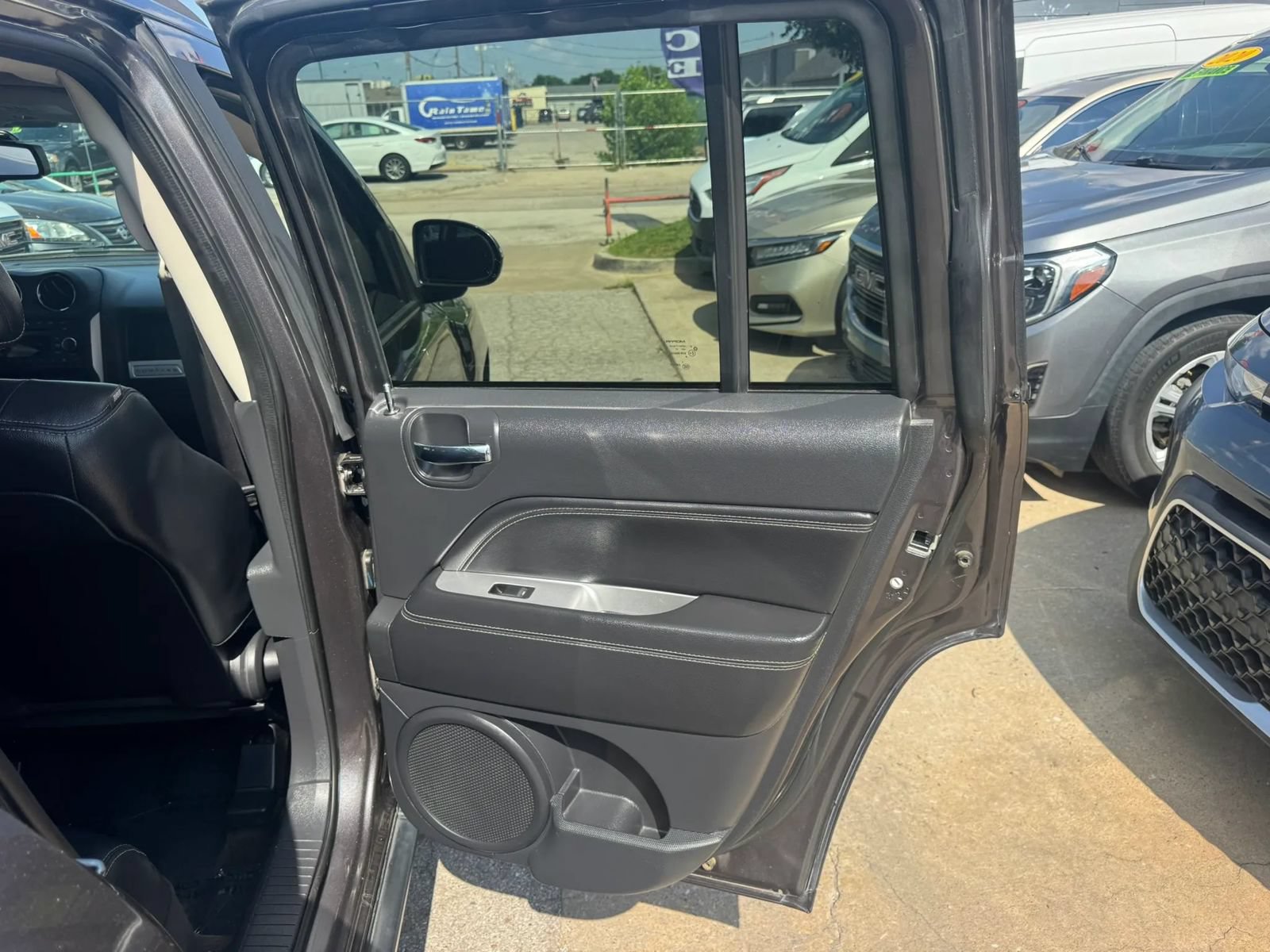 Used 2016 Jeep Compass Latitude AWD/4WD image 13