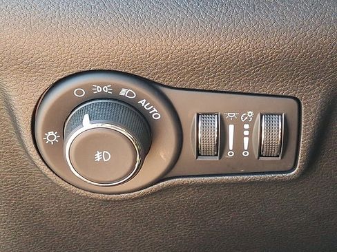 Used 2025 Jeep Compass Limited AWD/4WD image 24