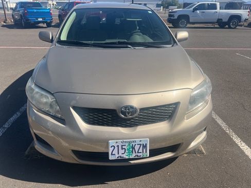Used 2010 Toyota Corolla LE image 2