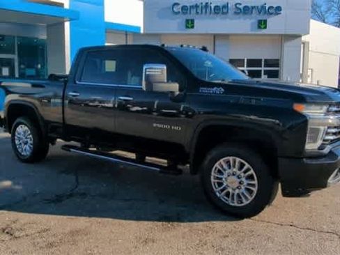 Used 2022 Chevrolet Silverado 2500 High Country w/ Z71 Off-Road Package image 2