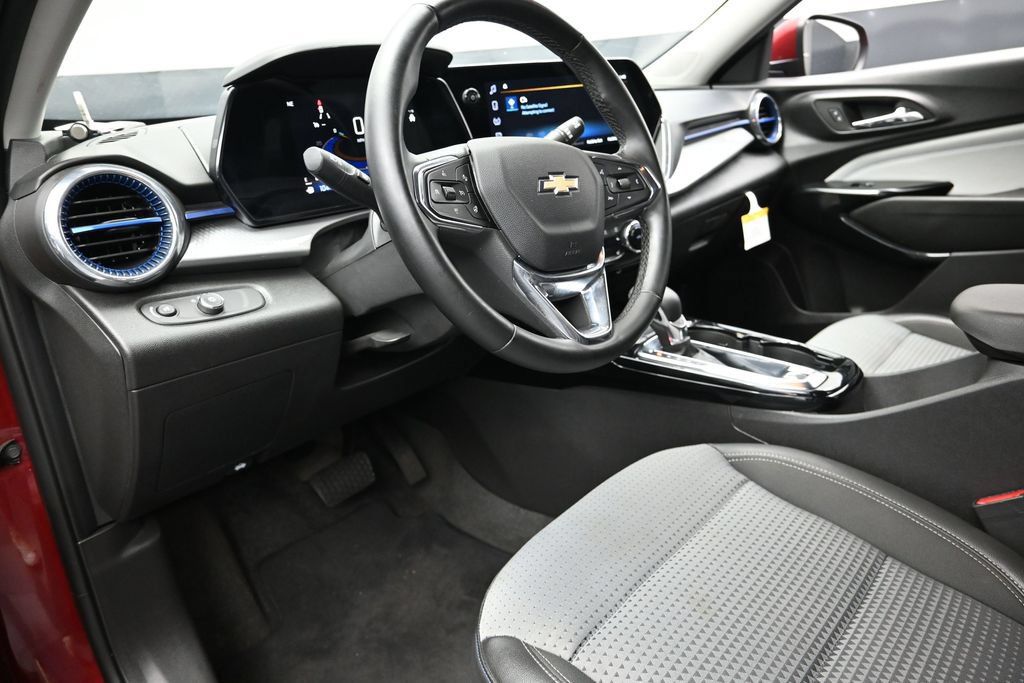 Used 2025 Chevrolet Trax LT w/ LT Convenience Package FWD image 20