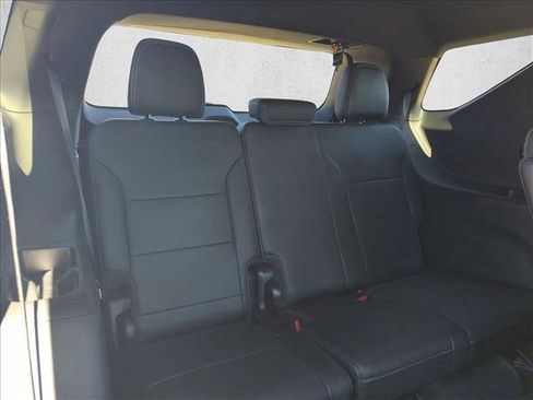 Used 2025 Chevrolet Traverse LT image 20