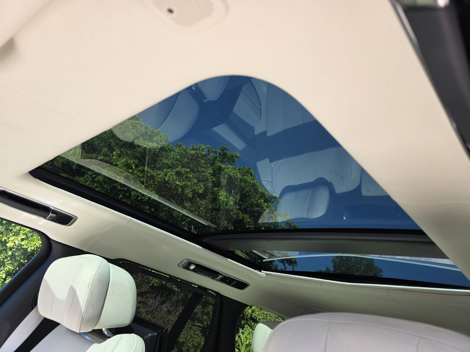 Certified 2023 Land Rover Range Rover First Edition AWD/4WD image 13