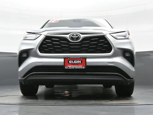 Used 2024 Toyota Highlander LE AWD/4WD image 27