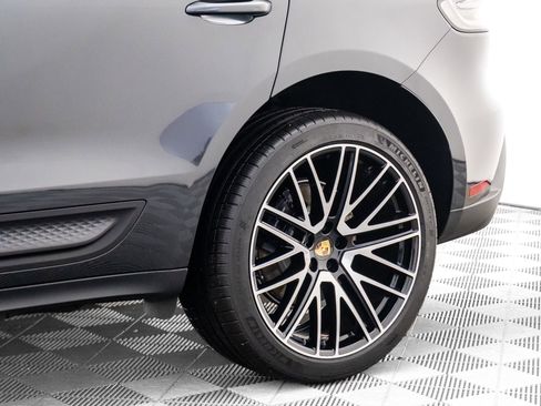 Certified 2026 Porsche Macan AWD/4WD image 32
