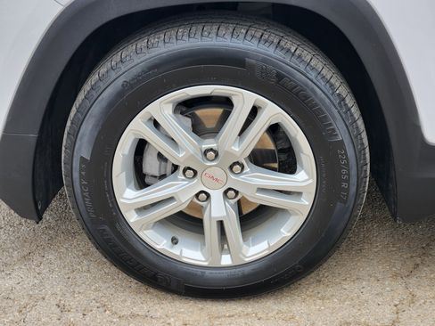 Certified 2022 GMC Terrain SLE w/ Driver Convenience Package image 12