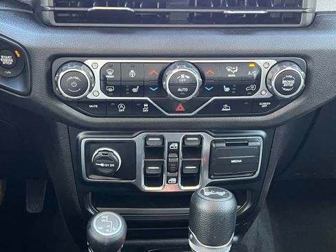 Used 2024 Jeep Wrangler Unlimited Sport AWD/4WD image 31