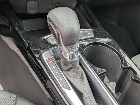 Used 2025 Chevrolet Trax LT w/ LT Convenience Package image 11