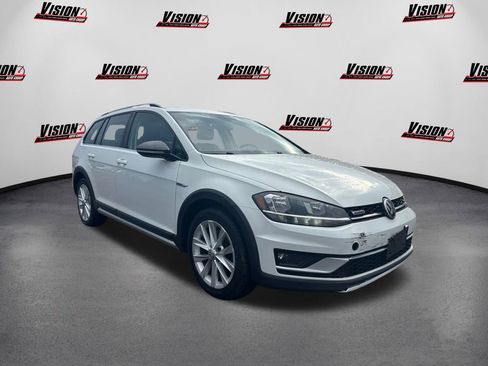 Used 2018 Volkswagen Golf Alltrack SE image 3