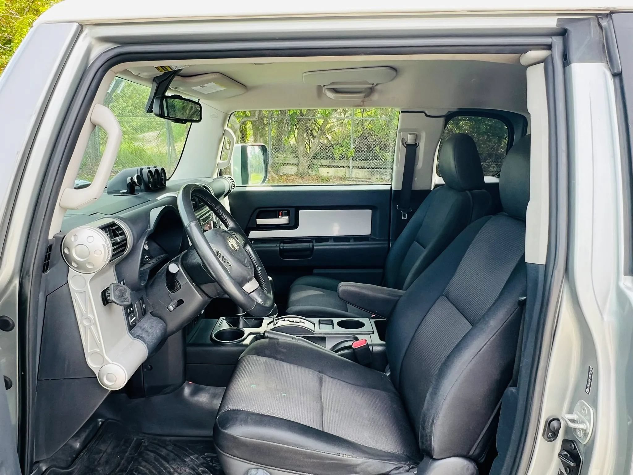 Used 2012 Toyota FJ Cruiser 4WD w/ Upgrade Pkg image 9