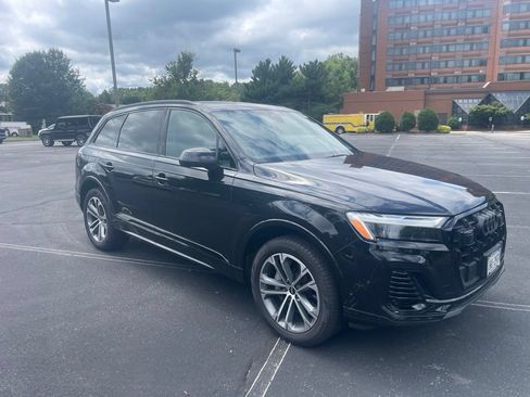Used 2025 Audi Q7 2.0T Premium w/ Convenience Plus Package AWD/4WD image 2