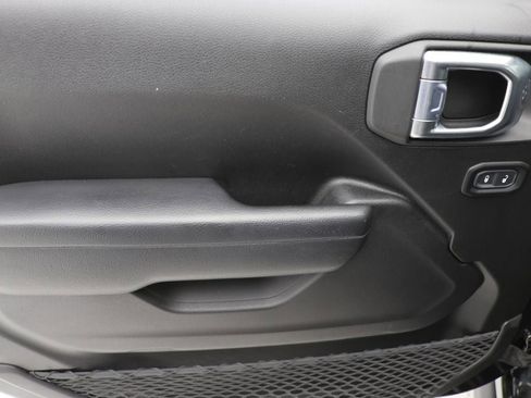 Used 2023 Jeep Wrangler Unlimited w/ Cold Weather Group image 15