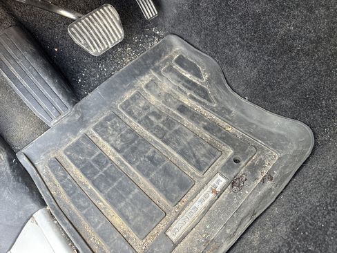 Used 2023 Land Rover Defender 90 X-Dynamic SE image 3