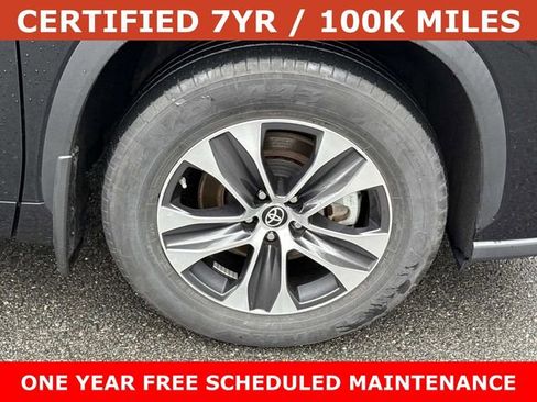 Used 2022 Toyota Highlander XLE AWD/4WD image 7