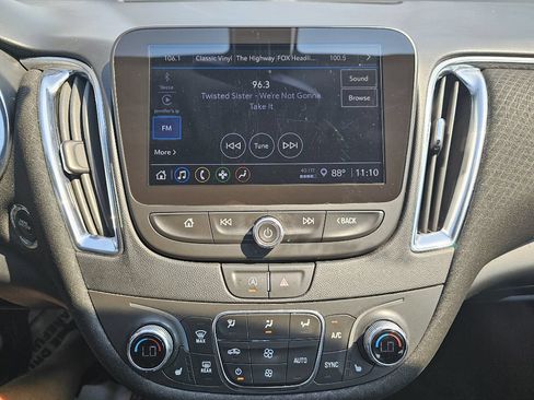 Used 2021 Chevrolet Malibu LT FWD image 18