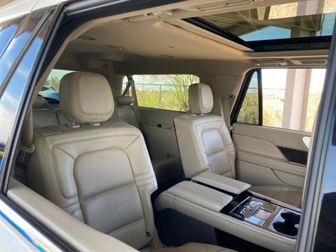 Used 2021 Lincoln Navigator L Reserve w/ Luxury Package AWD/4WD image 6