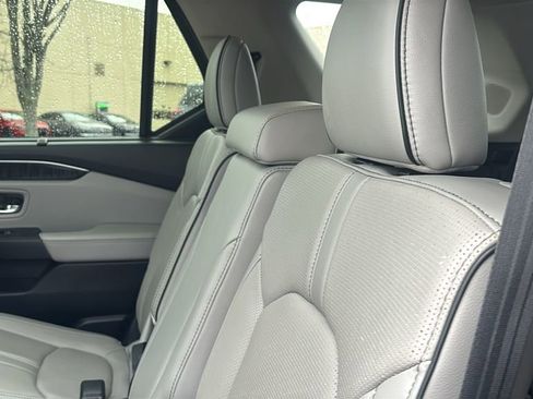 Used 2023 Honda Pilot Elite image 32