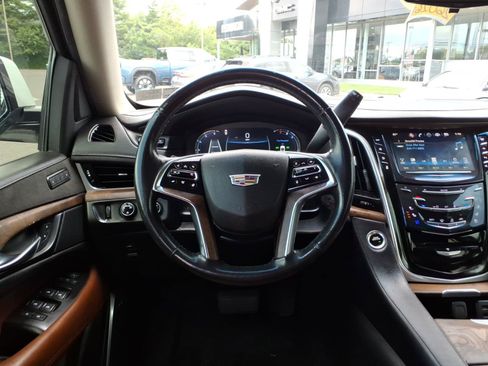 Used 2019 Cadillac Escalade Premium Luxury AWD/4WD image 14