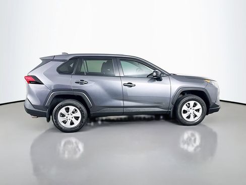 Used 2022 Toyota RAV4 LE image 4