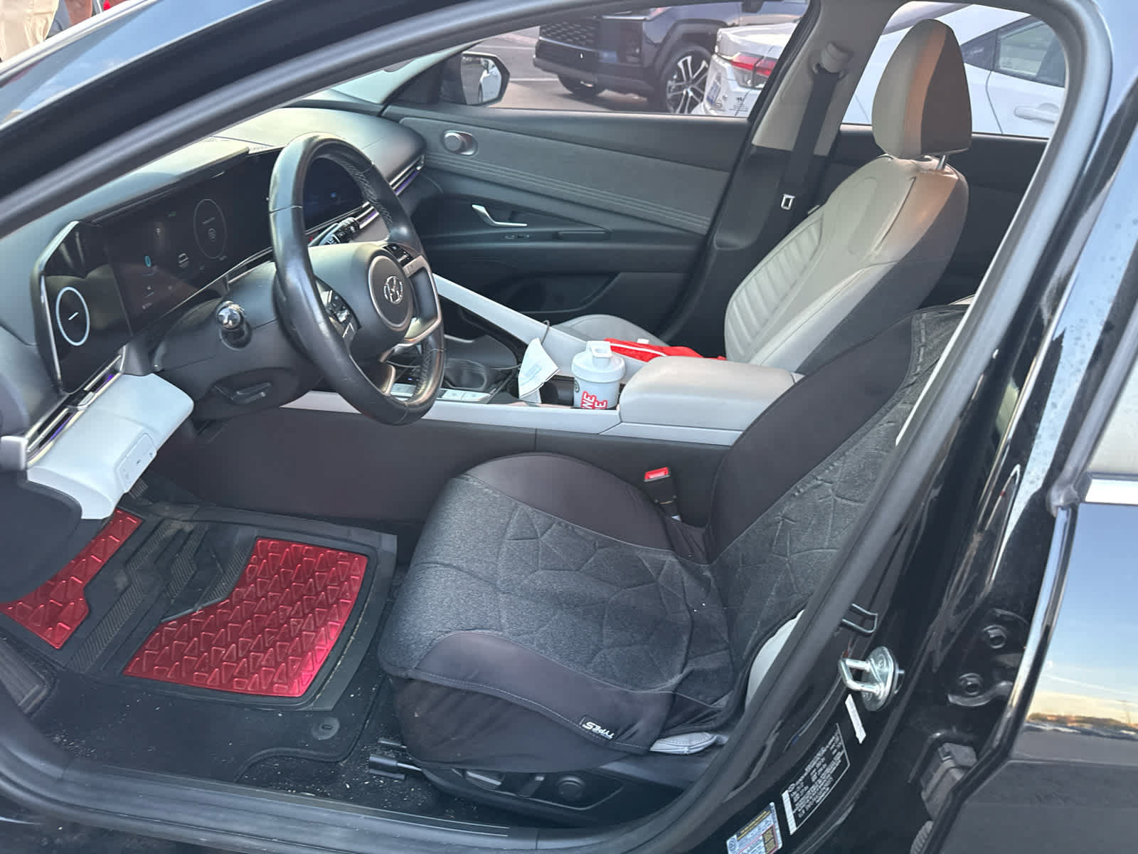 Used 2023 Hyundai Elantra Limited FWD image 8