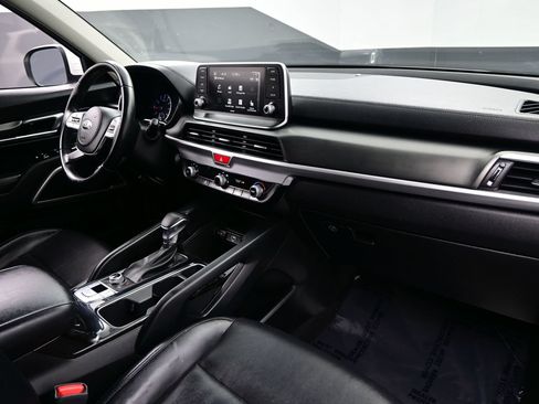 Used 2020 Kia Telluride LX AWD/4WD image 14