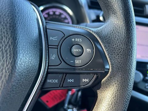 Used 2020 Toyota Camry LE image 19