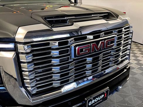 Used 2025 GMC Sierra 3500 Denali w/ Denali Reserve Package image 28