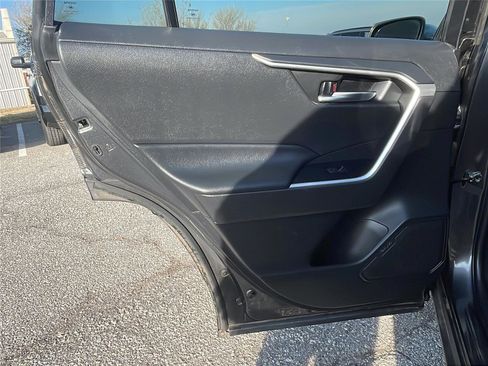 Used 2023 Toyota RAV4 XLE Premium image 17