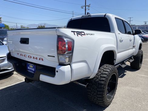 Used 2020 Toyota Tacoma TRD Sport w/ Technology Package RWD image 11