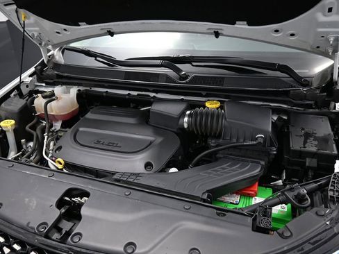 Used 2023 Chrysler Pacifica Limited image 14