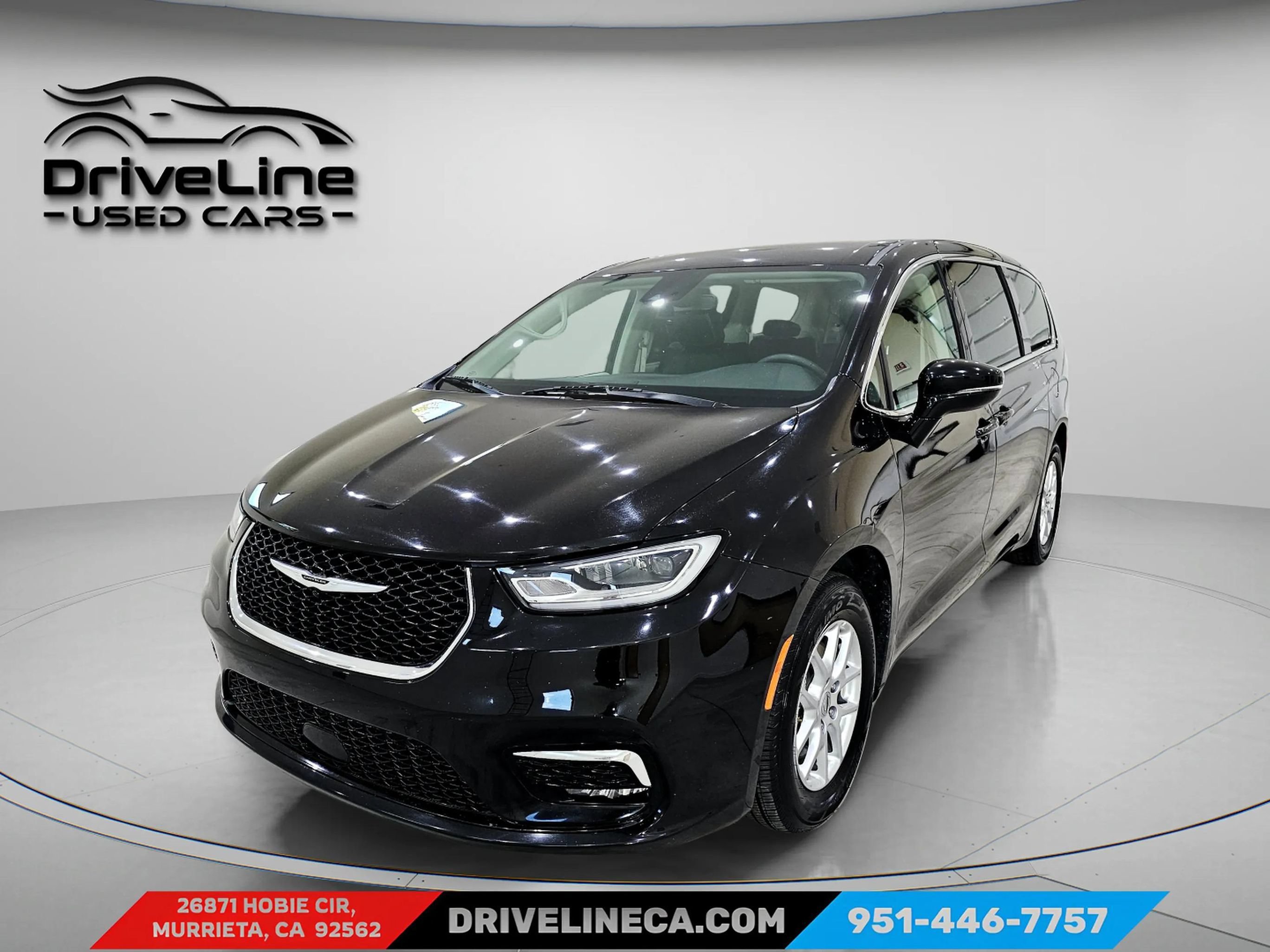 Used 2024 Chrysler Pacifica Touring-L FWD image 5