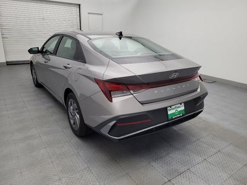 Used 2024 Hyundai Elantra SEL FWD image 5
