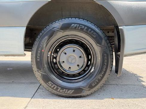 Used 2024 Mercedes-Benz Sprinter 2500 image 30